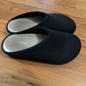 Rothy’s size 5 Soft Black Merino Clogs